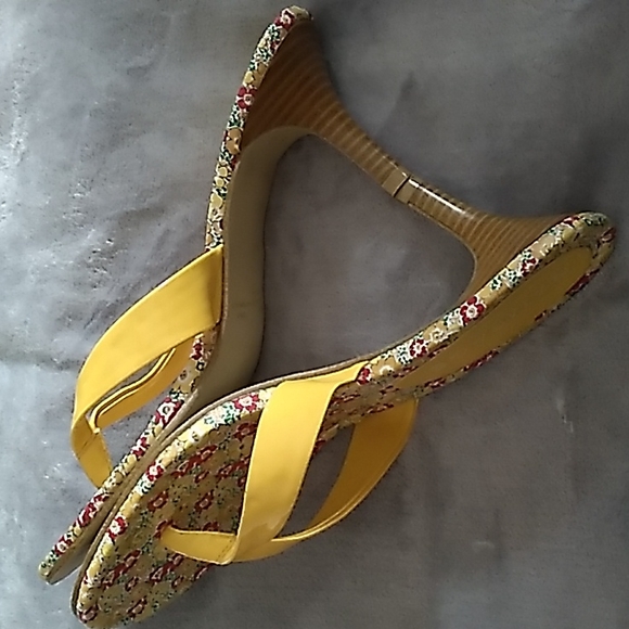 Rampage Heeled Flipflop Sandles - Picture 4 of 10